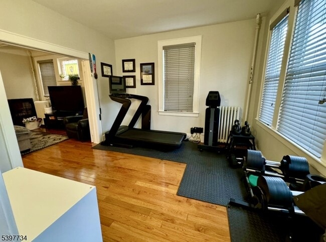 Building Photo - 10 Willowdale Ave