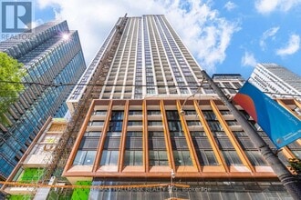 Building Photo - 400 King St W