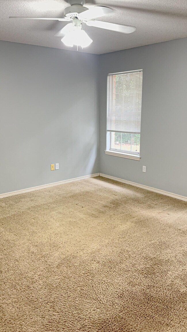 Building Photo - 2254 Calle De Cantabria