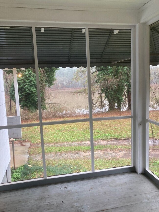 Building Photo - 1030 HWY 54 W: Quaint & Cozy 2BD, 1BA Home...