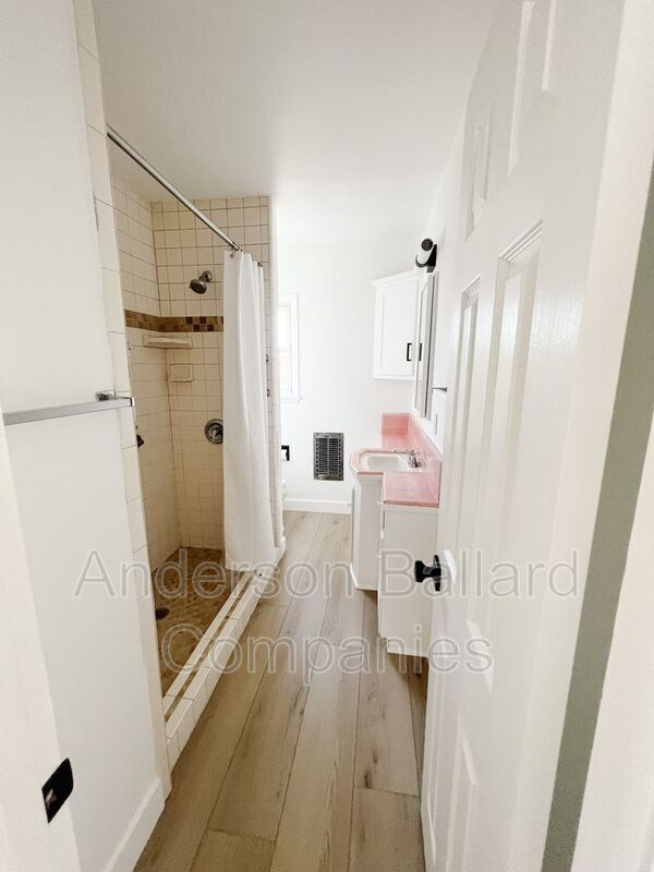 Building Photo - 408 Monterey Ln