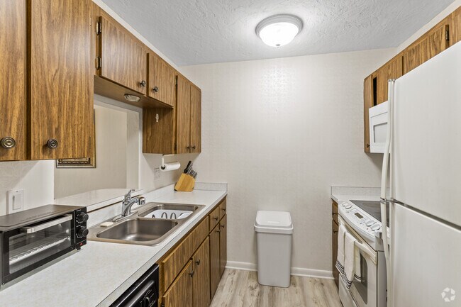 1BR, 1BA - 680SF - Kitchen - Taylor Creek Condominiums