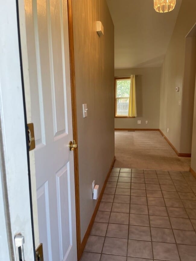 Building Photo - 4 Bed 2.5 Bath Home in Windsor