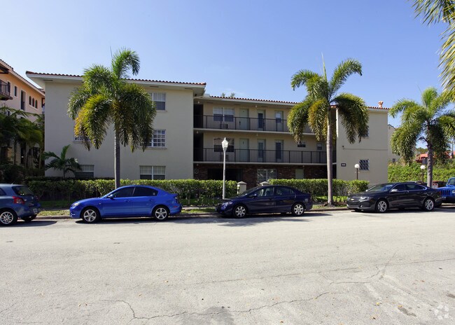 Building Photo - Bella Majorca Condo
