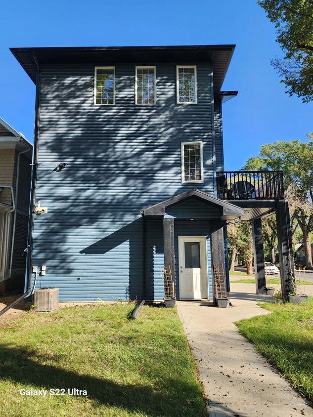 Side Of Unit - 2282 Toronto St