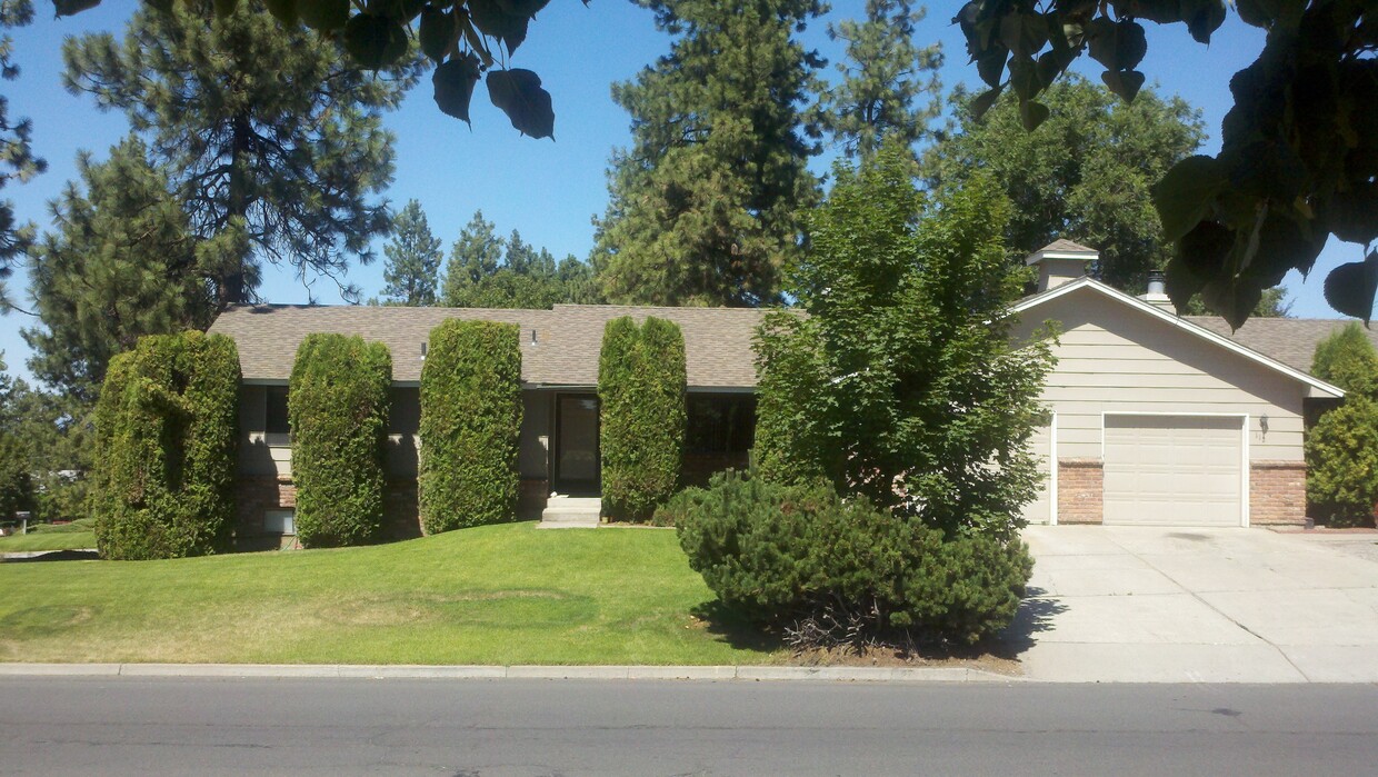 Primary Photo - 114 W Cascade Way