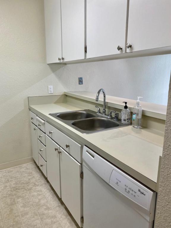 Foto del edificio - 395 Imperial Way