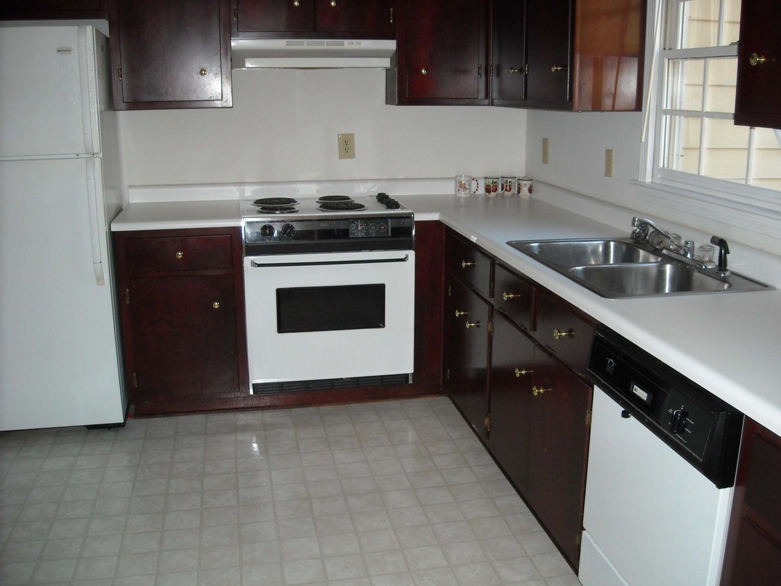 Building Photo - 127 Colonial Dr