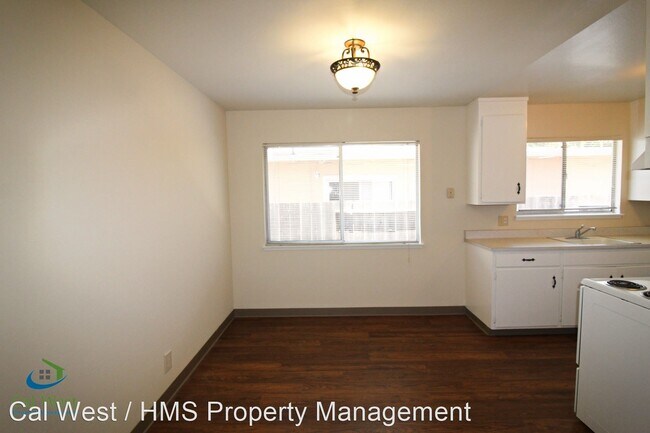 Building Photo - 1127-1129 White Dr