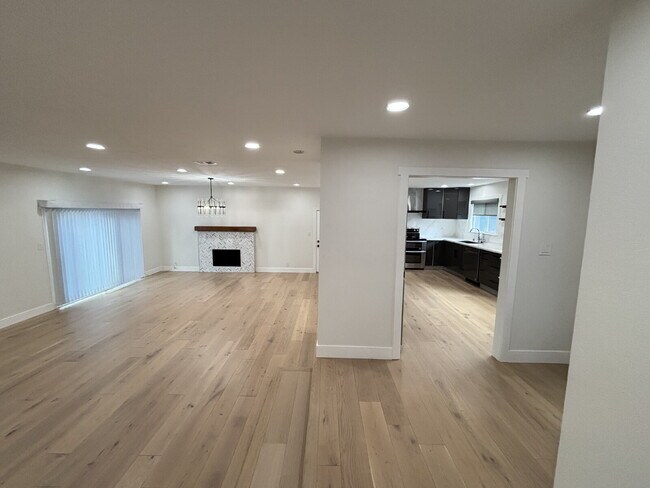 Foto del edificio - "Beautifully Remodeled 4-Bed Walnut Creek ...