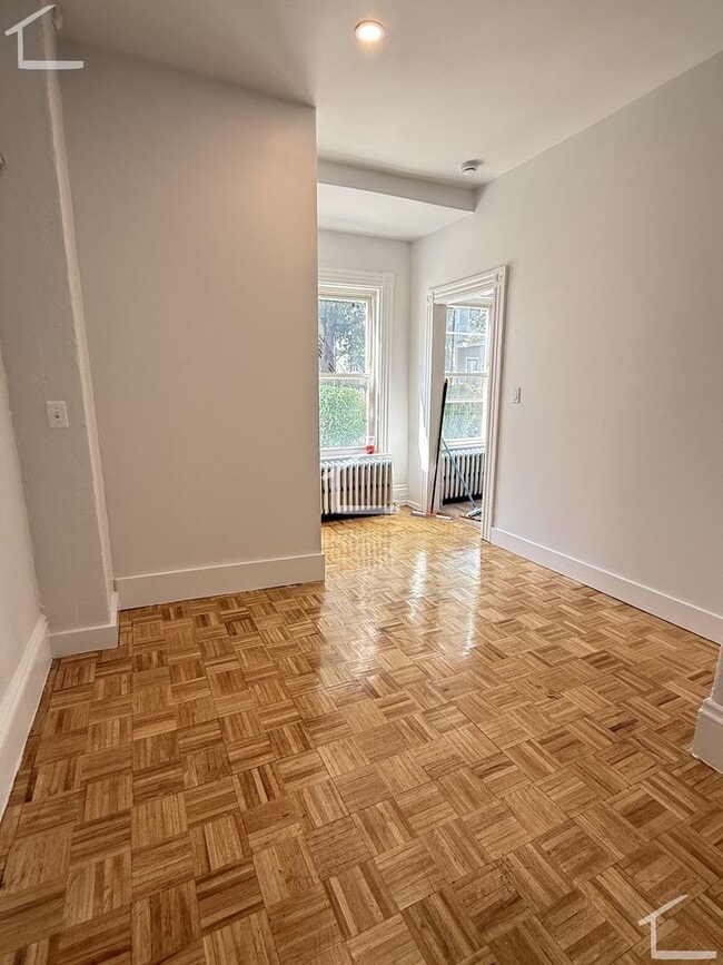 Foto del edificio - 8 Greylock Rd