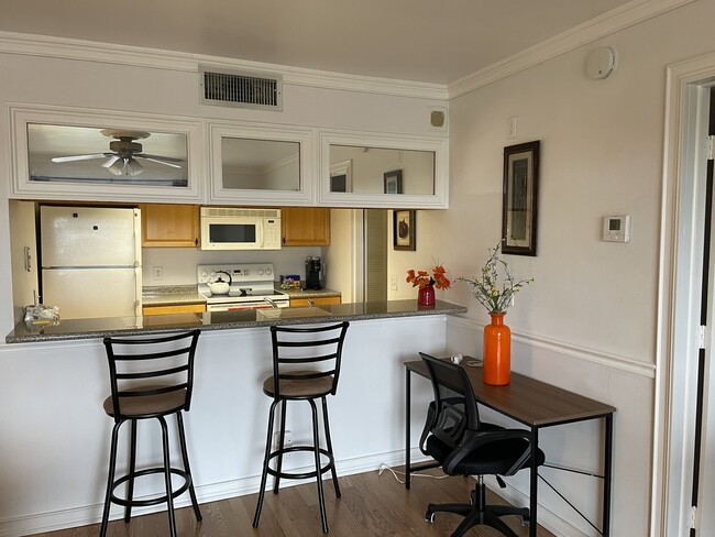 Building Photo - 2875 Palm Beach Blvd