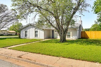 Building Photo - 4626 Trailwood Dr