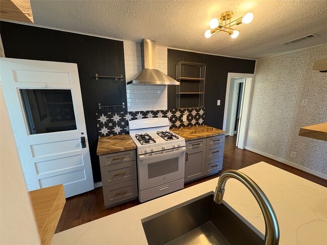 Foto del edificio - 306 N Elm St