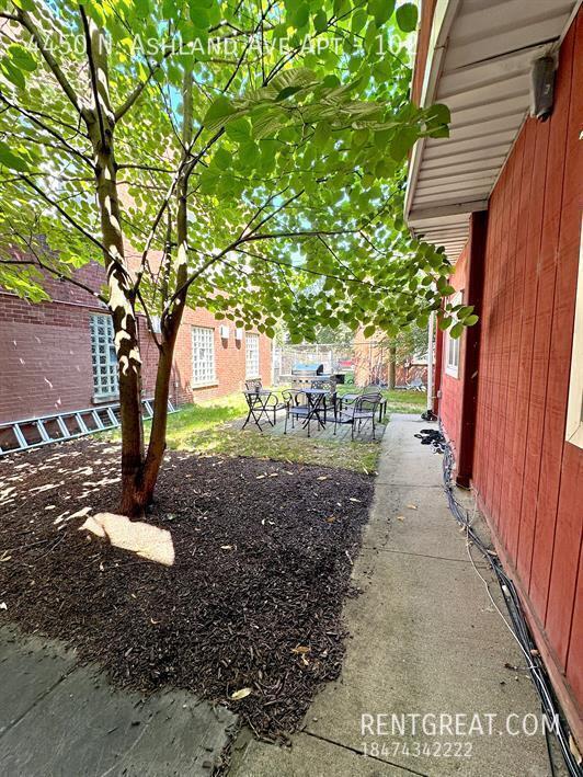 Building Photo - 4450 N Ashland Ave