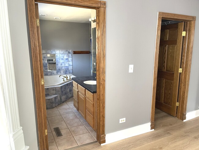 Building Photo - 505 Buell Ave