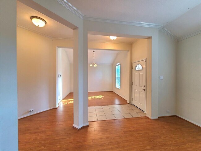 Building Photo - 2605 Courtyard Ln