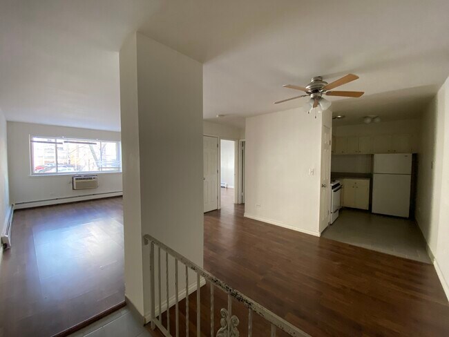 Foto del edificio - 6128 N Kenmore Ave