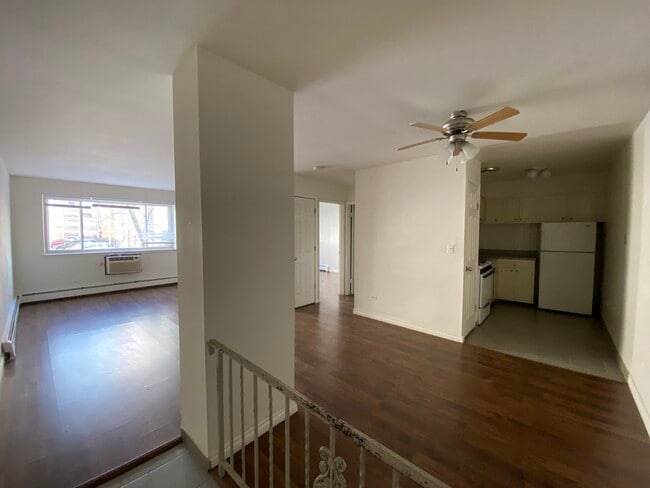 Building Photo - 6128 N Kenmore Ave