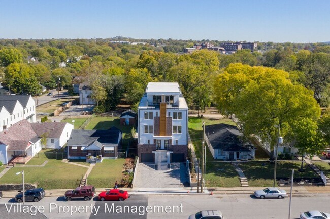 Foto del edificio - 4 br, 6 bath House - 207 C Neill Avenue