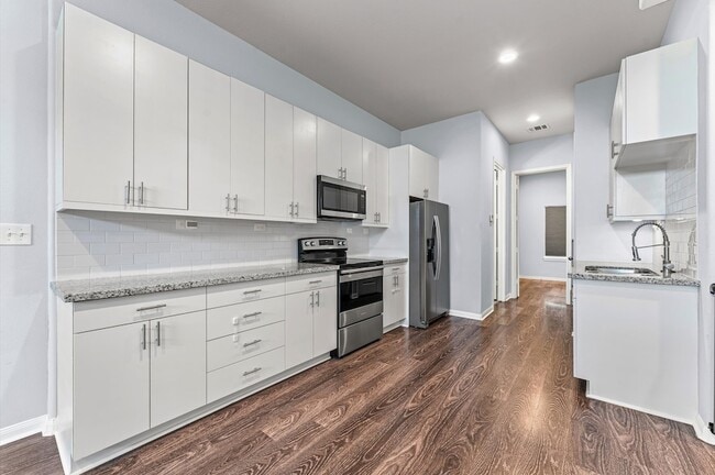 Foto del edificio - 18841 Elegance Ave