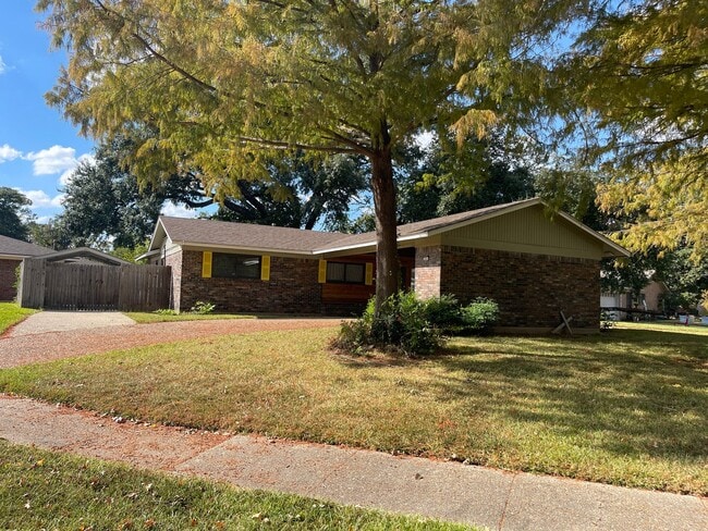 Building Photo - BROADMOOR SOUTH*3/2*CLOSE TO LSUS COLLEGE*...