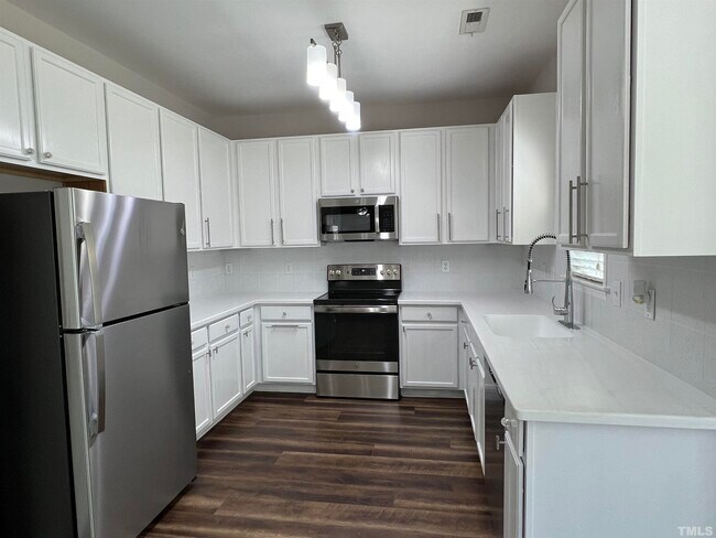 Building Photo - 232 Haywood Ln