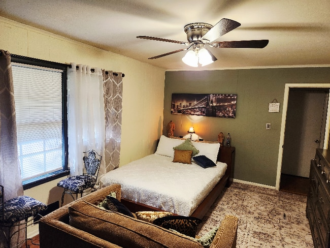 Photo - 4197 Fredericksburg Dr House