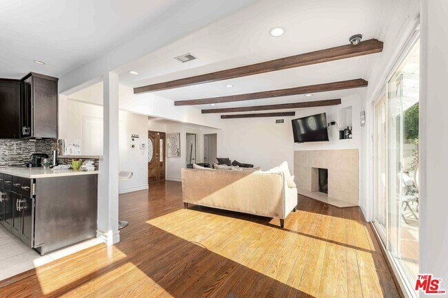 Foto del edificio - 5515 Longridge Ave