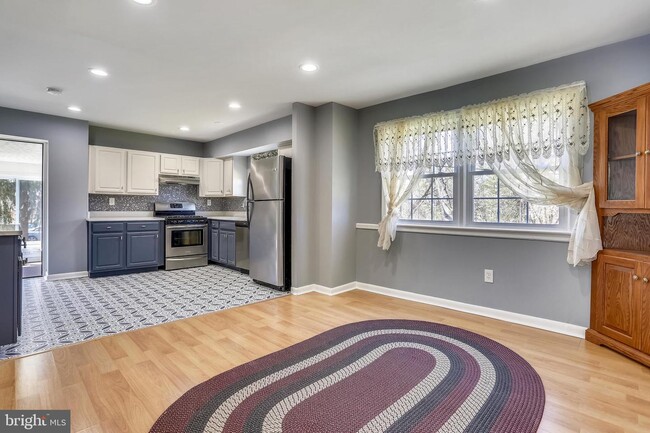Building Photo - 13300 Sherwood Forest Dr