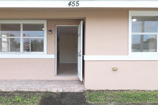 Foto del edificio - 455 NW 14th St