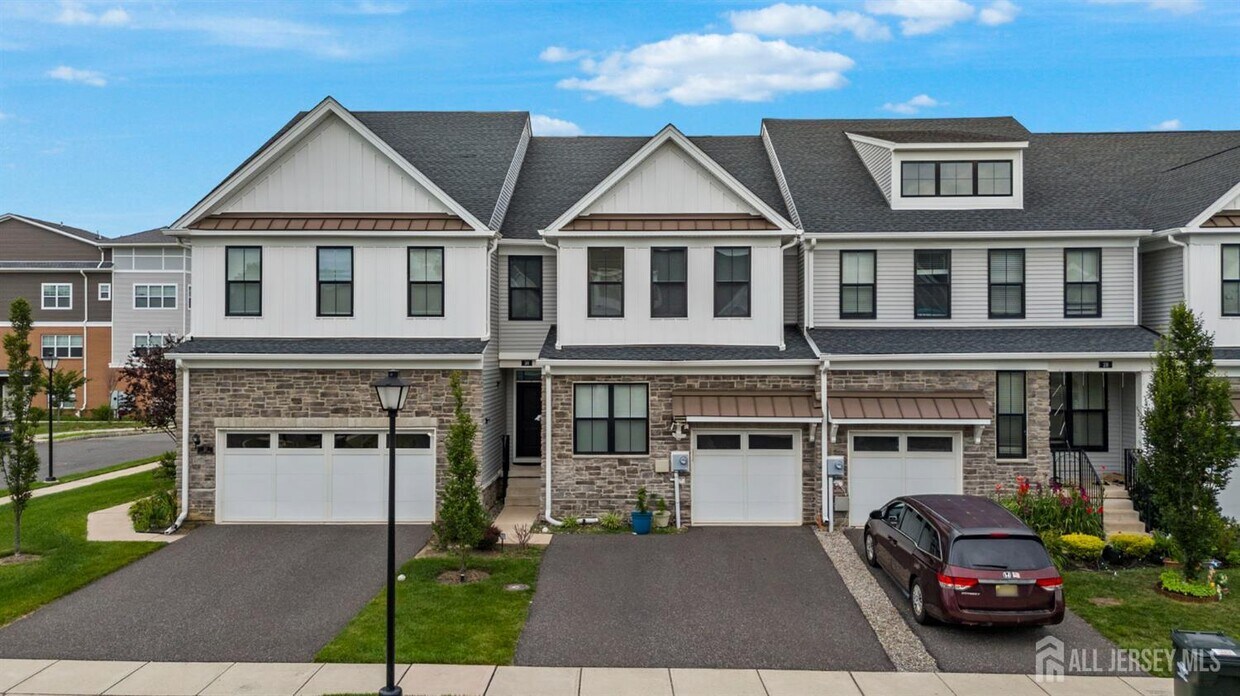 Foto principal - 30 Clover Ln