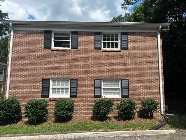 Foto del edificio - 341-343 Corbin Ave