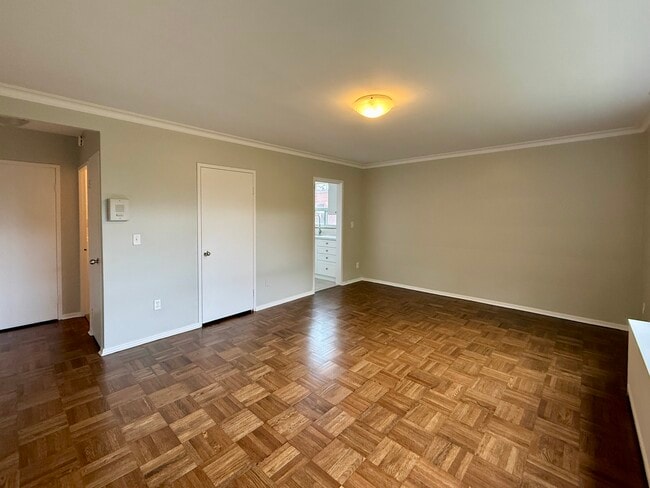 Photo du bâtiment - 1295 Bayview Av