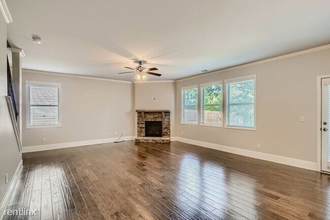 Foto del edificio - 4 br, 2.5 bath House - 6410 Country Lake R...