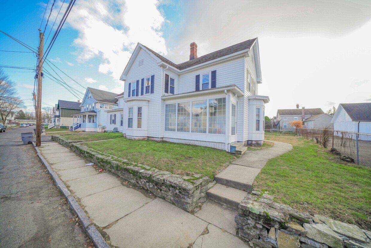 Primary Photo - 12 Walnut St