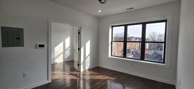 Building Photo - 487 Ocean Ave