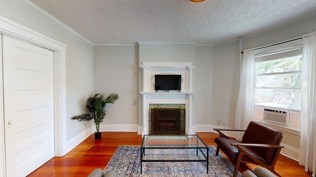 Building Photo - 40 Hewins St