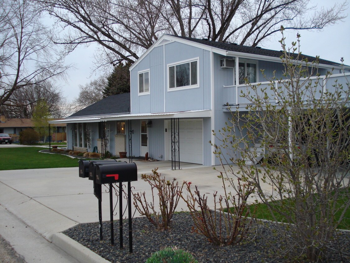 Apartamento de 2 dormitorios en planta alta - 1302 N Ohio Ave