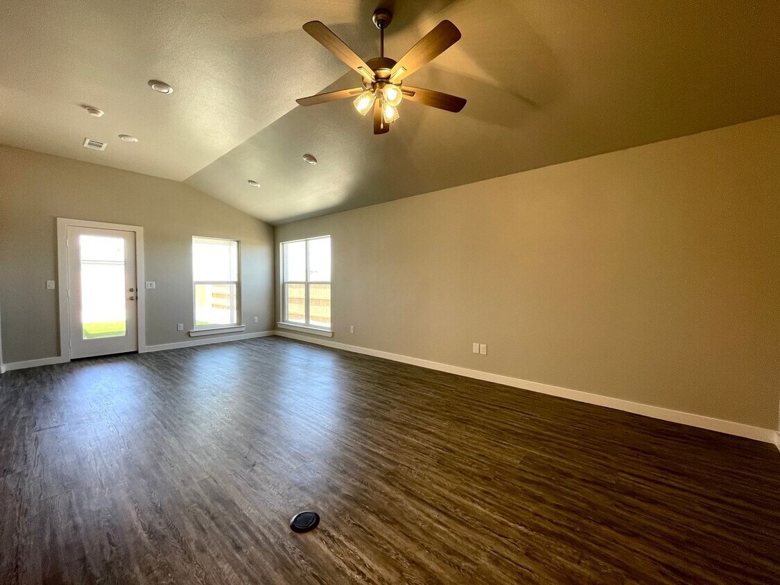 Foto del edificio - Pre-Leasing 4 bed 2 bath - Frenship ISD