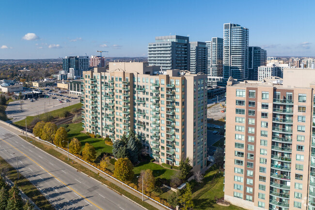 Building Photo - 11-39 Oneida Cres