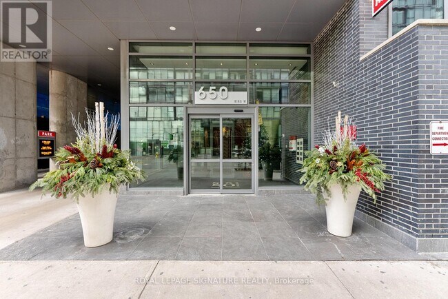 Photo du bâtiment - 650 King St W