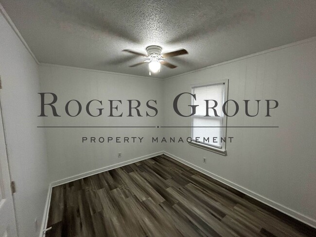 Building Photo - #450 - 301-303 Mineral Springs Rd Duplex