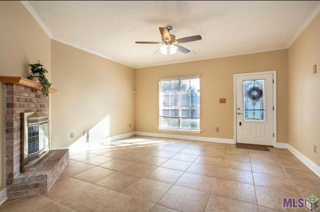 Building Photo - 15155 Cocodrie Ave