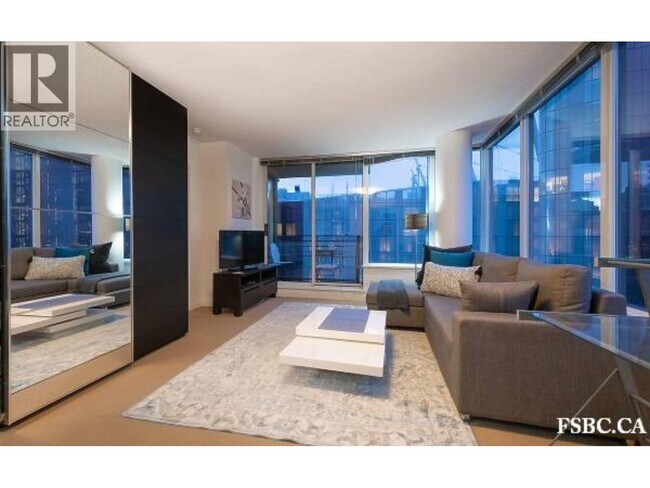 Building Photo - 33 Smithe St