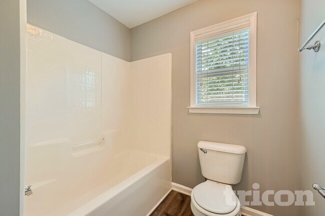 Foto del edificio - 3605 Long Lake Dr