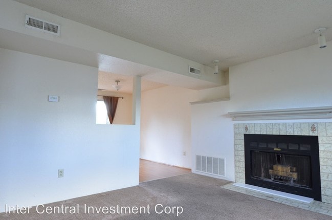 Building Photo - 2 br, 1.5 bath House - 3617 I Street SE B