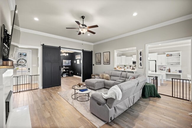 Foto del edificio - 212 Blaze Blvd