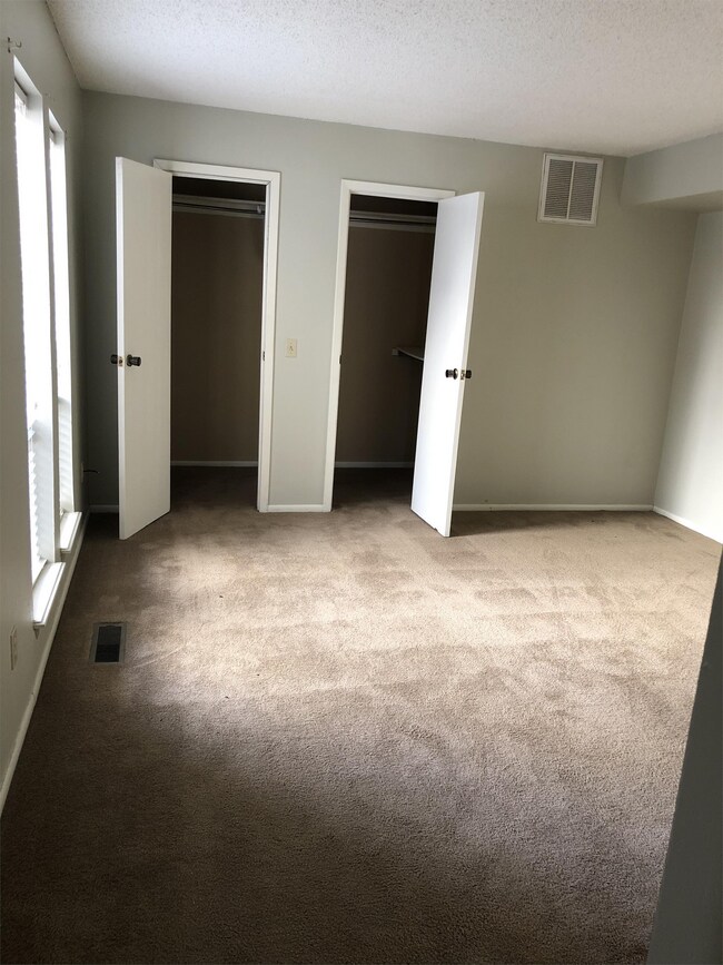 Foto del edificio - 12307 Cedar Springs Ln