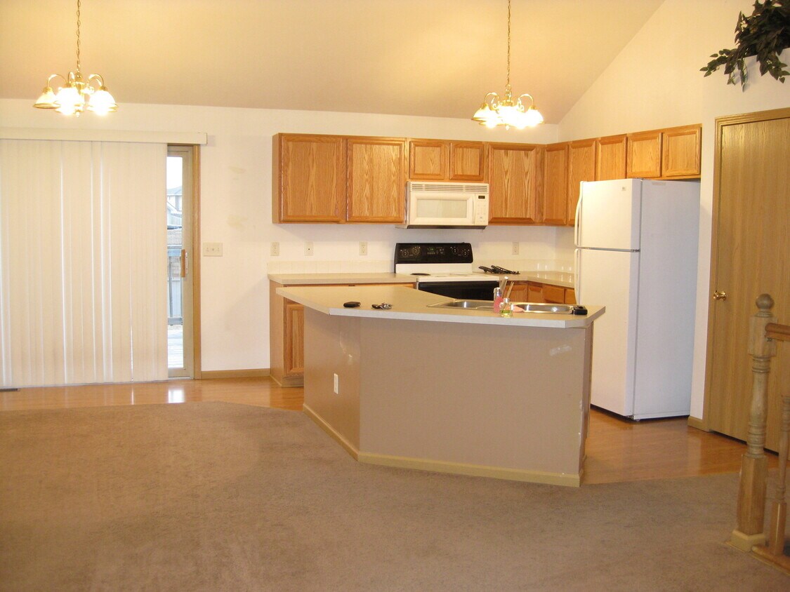 Building Photo - Located Off 14th and Humphrey